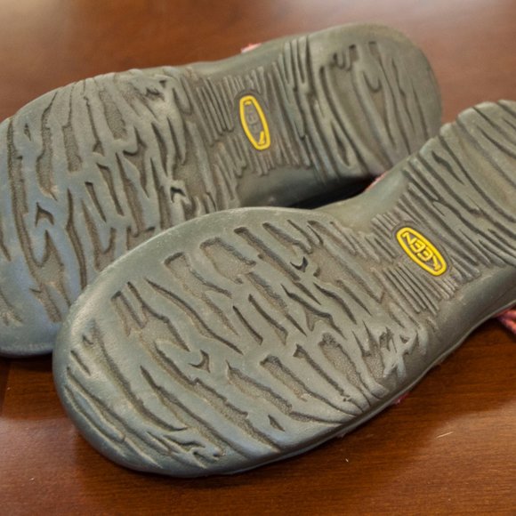 Cute Size 4 Youth Keens - Picture 5 of 7